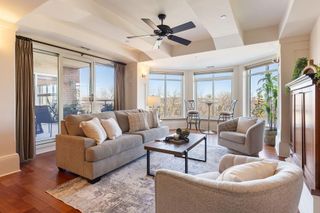 8301 Creekside Circle 270, Bloomington, MN 55437