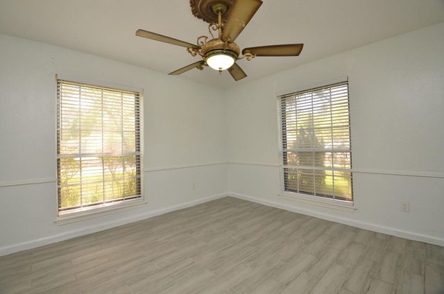 2711 Williamsburg Drive, Dickinson, TX 77539
