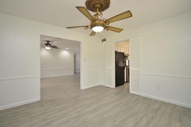 2711 Williamsburg Drive, Dickinson, TX 77539