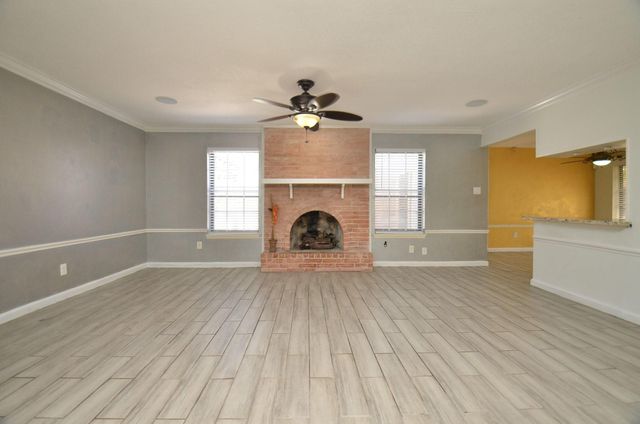 2711 Williamsburg Drive, Dickinson, TX 77539