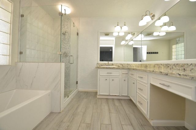 2711 Williamsburg Drive, Dickinson, TX 77539