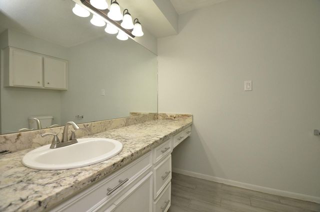 2711 Williamsburg Drive, Dickinson, TX 77539