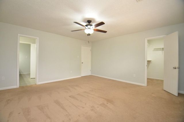 2711 Williamsburg Drive, Dickinson, TX 77539