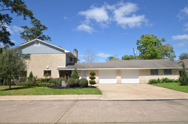 2711 Williamsburg Drive, Dickinson, TX 77539
