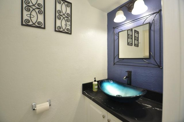 2711 Williamsburg Drive, Dickinson, TX 77539