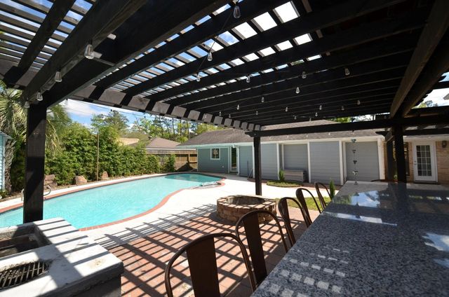 2711 Williamsburg Drive, Dickinson, TX 77539