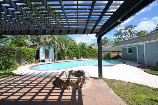 2711 Williamsburg Drive, Dickinson, TX 77539