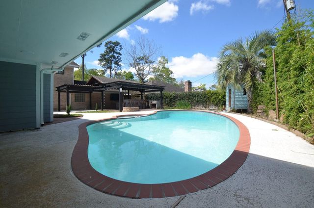 2711 Williamsburg Drive, Dickinson, TX 77539