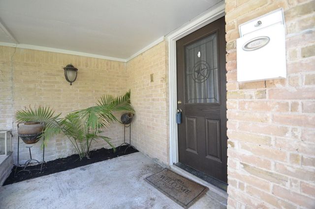 2711 Williamsburg Drive, Dickinson, TX 77539