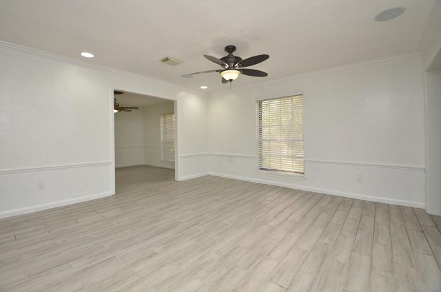 2711 Williamsburg Drive, Dickinson, TX 77539