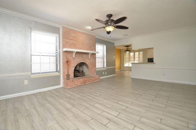 2711 Williamsburg Drive, Dickinson, TX 77539