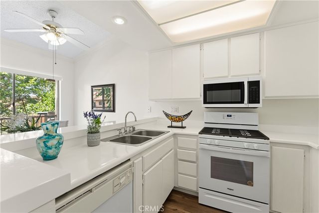 1015 Margarita D202, Corona, CA 92879
