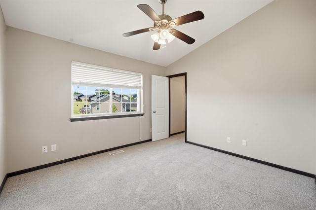 1615 Darby Drive, Waterloo, IA 50702