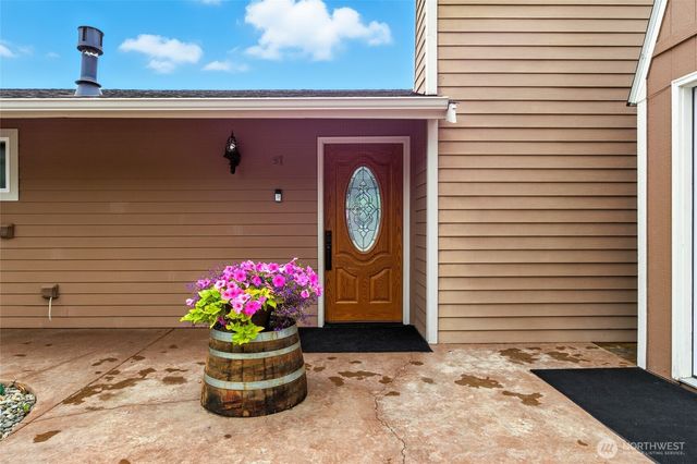 97 Utsalady Rd, Camano Island, WA 98282