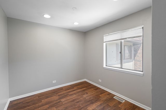 7345 Winthrop Way 10, Downers Grove, IL 60516
