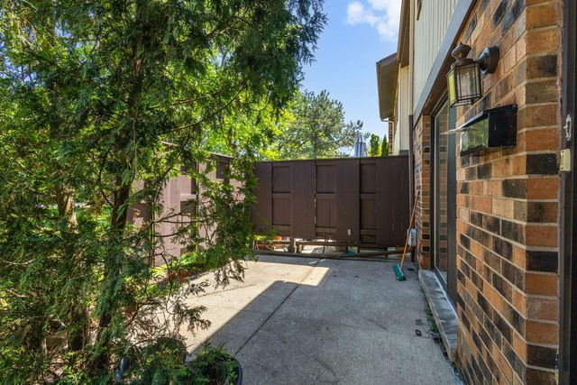 7345 Winthrop Way 10, Downers Grove, IL 60516