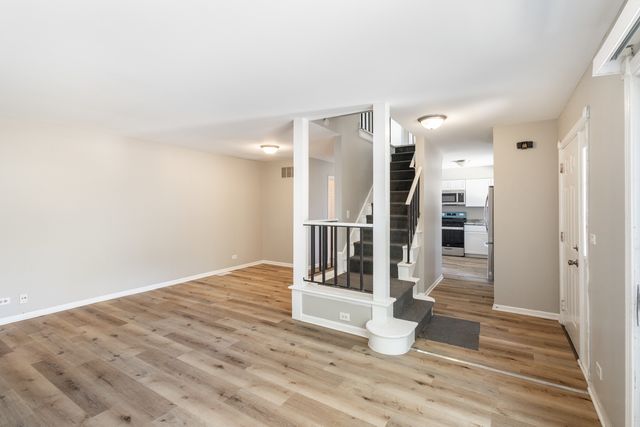 7345 Winthrop Way 10, Downers Grove, IL 60516