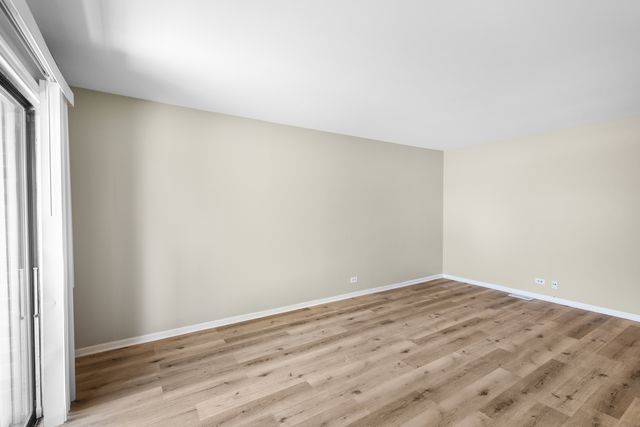7345 Winthrop Way 10, Downers Grove, IL 60516