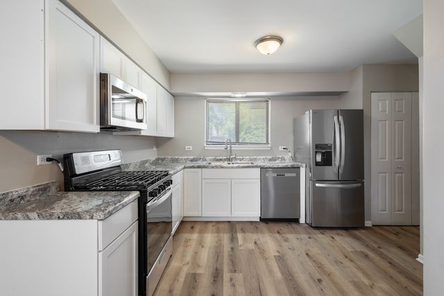 7345 Winthrop Way 10, Downers Grove, IL 60516