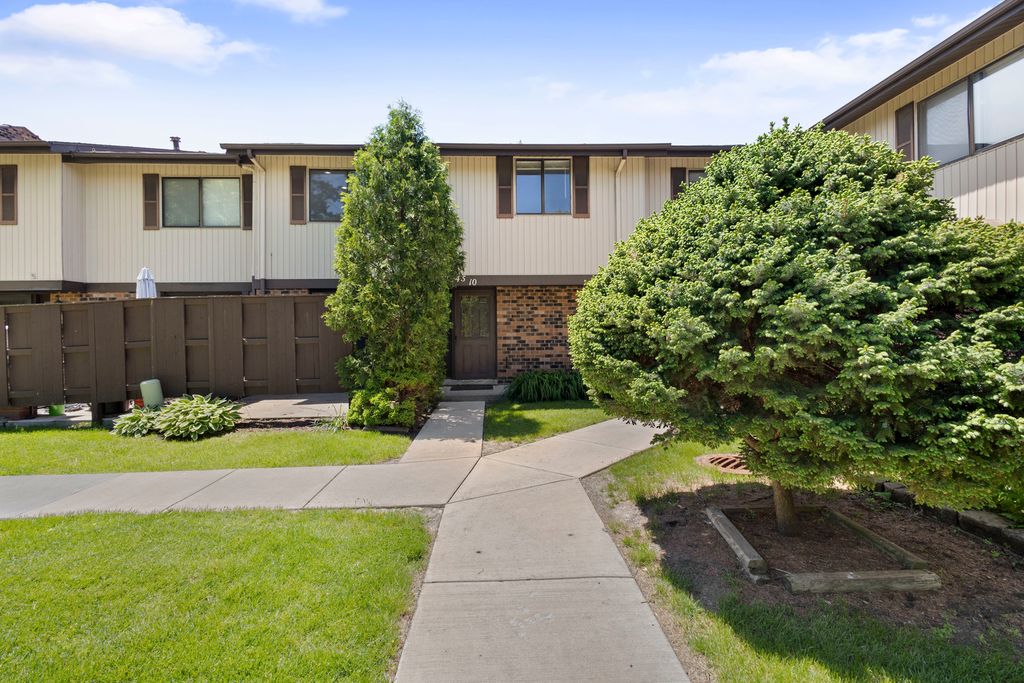 7345 Winthrop Way 10, Downers Grove, IL 60516
