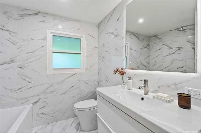 1453 Aalapapa Drive, Kailua, HI 96734