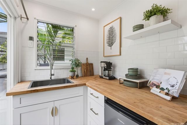 1453 Aalapapa Drive, Kailua, HI 96734