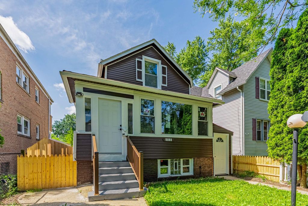 1914 Foster Street, Evanston, IL 60201