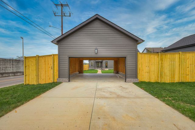 500 Eastboro Dr, Nashville, TN 37209