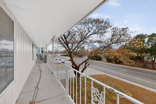 1620 Moon Street NE, Albuquerque, NM 87112