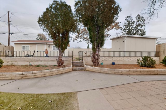 1620 Moon Street NE, Albuquerque, NM 87112