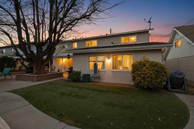 1620 Moon Street NE, Albuquerque, NM 87112
