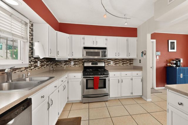 1620 Moon Street NE, Albuquerque, NM 87112