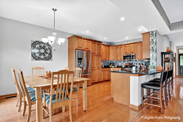 5012 W Lake Shore Drive, Wonder Lake, IL 60097