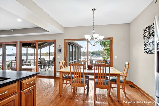 5012 W Lake Shore Drive, Wonder Lake, IL 60097