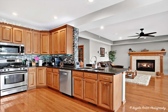 5012 W Lake Shore Drive, Wonder Lake, IL 60097