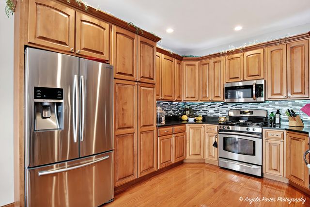 5012 W Lake Shore Drive, Wonder Lake, IL 60097