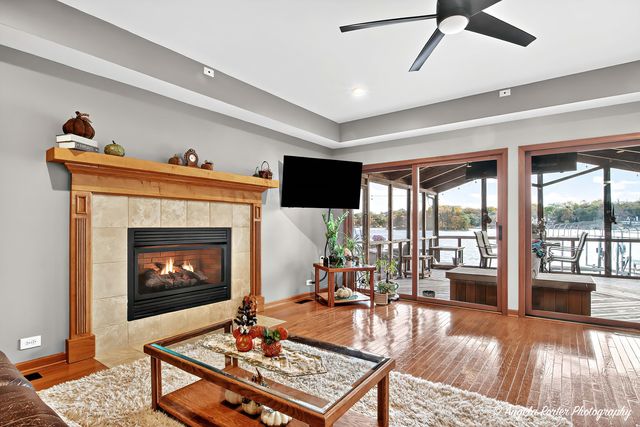 5012 W Lake Shore Drive, Wonder Lake, IL 60097