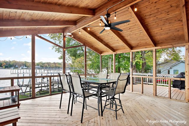 5012 W Lake Shore Drive, Wonder Lake, IL 60097