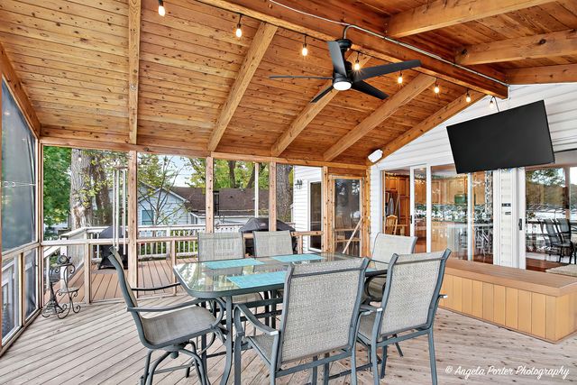 5012 W Lake Shore Drive, Wonder Lake, IL 60097