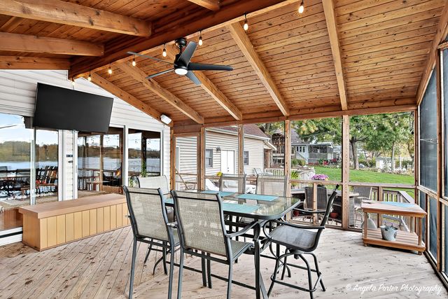 5012 W Lake Shore Drive, Wonder Lake, IL 60097