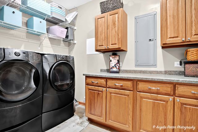 5012 W Lake Shore Drive, Wonder Lake, IL 60097