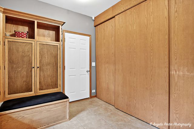 5012 W Lake Shore Drive, Wonder Lake, IL 60097