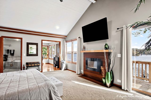 5012 W Lake Shore Drive, Wonder Lake, IL 60097