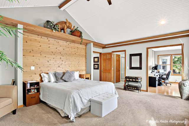 5012 W Lake Shore Drive, Wonder Lake, IL 60097