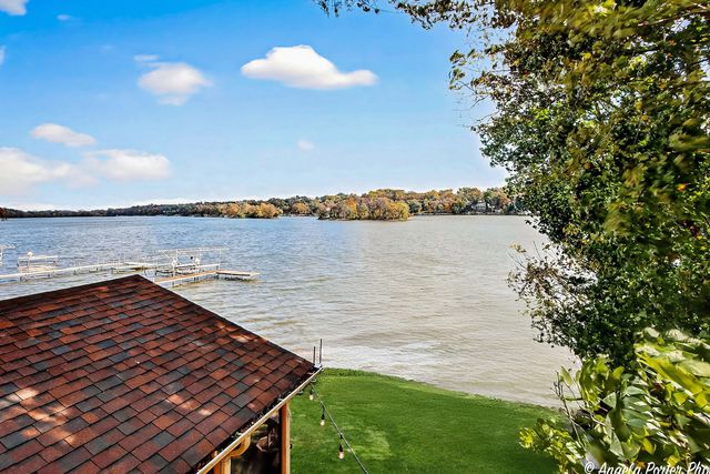 5012 W Lake Shore Drive, Wonder Lake, IL 60097