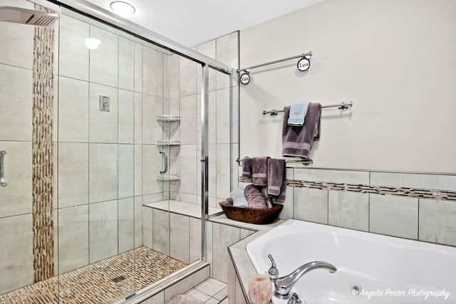 5012 W Lake Shore Drive, Wonder Lake, IL 60097