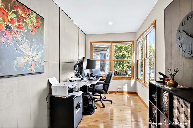 5012 W Lake Shore Drive, Wonder Lake, IL 60097