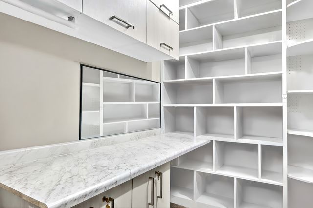 5012 W Lake Shore Drive, Wonder Lake, IL 60097