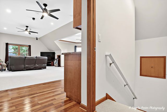 5012 W Lake Shore Drive, Wonder Lake, IL 60097