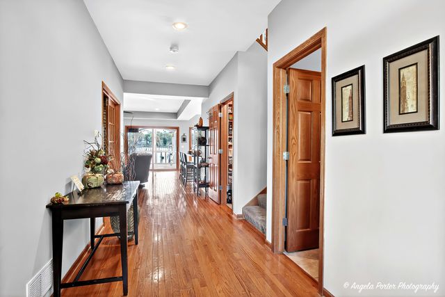 5012 W Lake Shore Drive, Wonder Lake, IL 60097